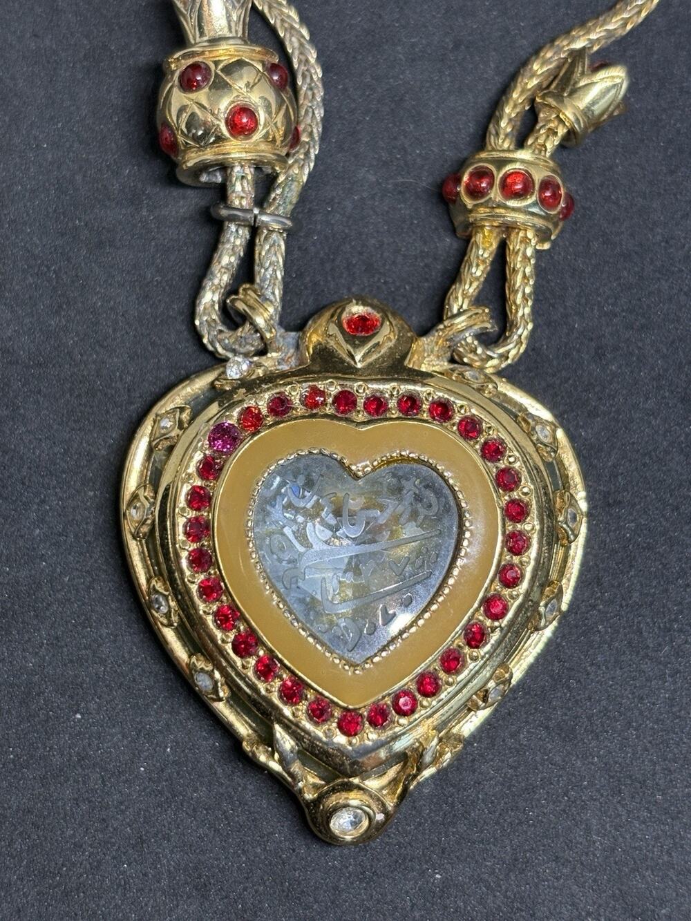 ELIZABETH TAYLOR AVON SHAH JEHAN TAJ MAHAL Heart Necklace Margot Robbie *Read*